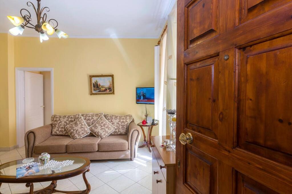 Ria'S Apartment In Corfu Town Esterno foto